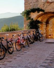 Biciclette a Borgio Verezzi (Ph: Biagio Giordano)