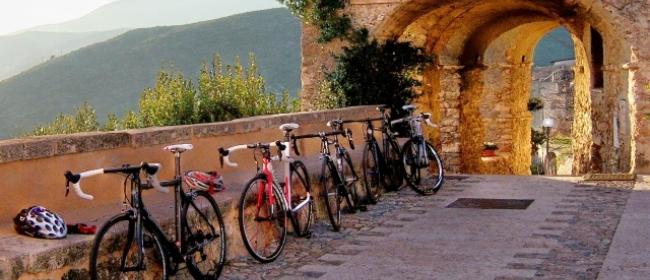 Biciclette a Borgio Verezzi (Ph: Biagio Giordano)