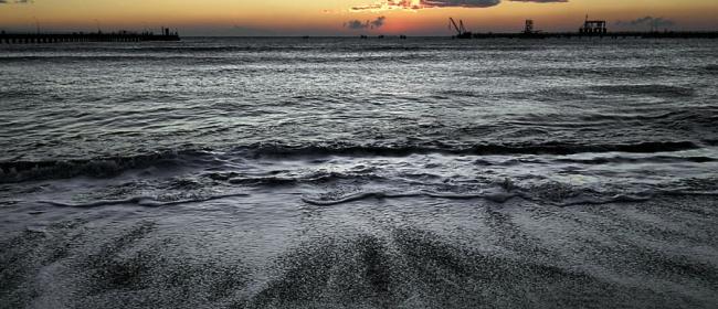 Vado Ligure all'alba (Ph: Franco Galatolo)