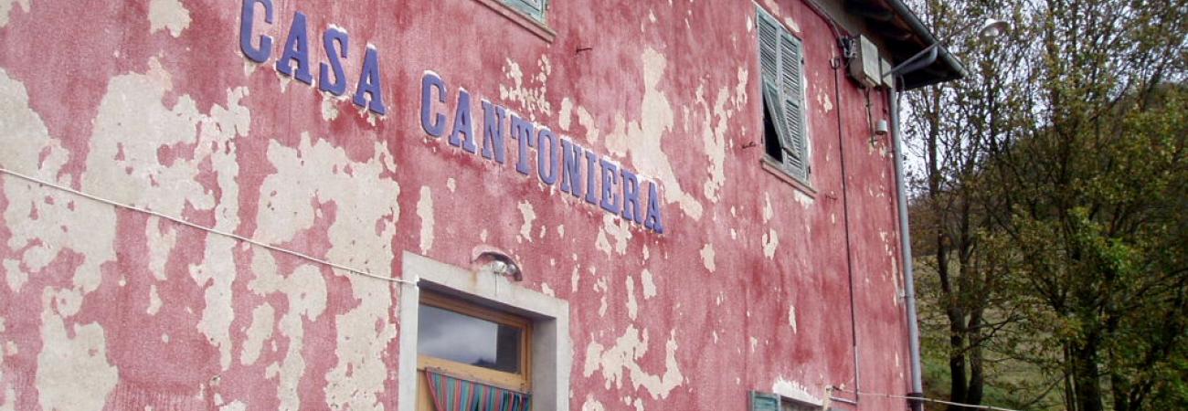 Casa cantoniera con terreno a Castelvecchio R.B.