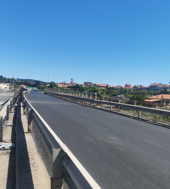 Strada a scorrimento veloce: riapertura completa a doppia corsia in entrambi i sensi di marcia