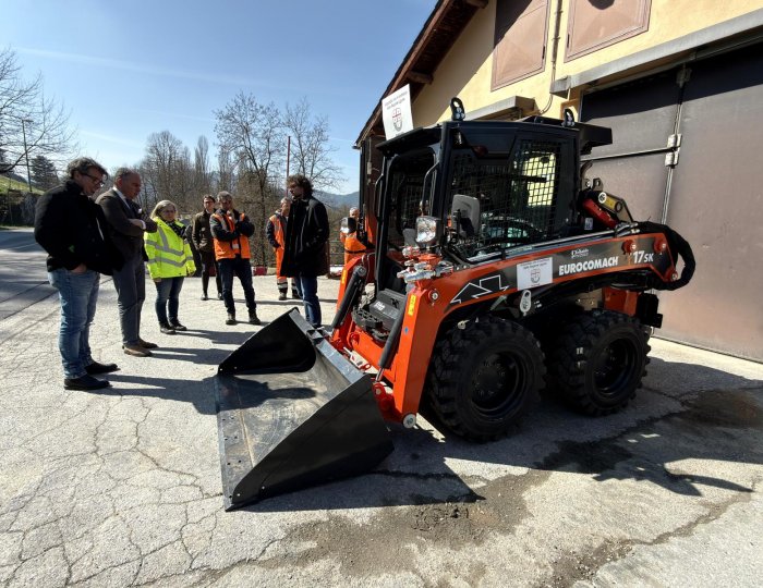 Inaugurazione mini pala gommata multifunzione 