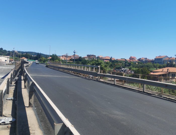 Strada a scorrimento veloce: riapertura completa a doppia corsia in entrambi i sensi di marcia