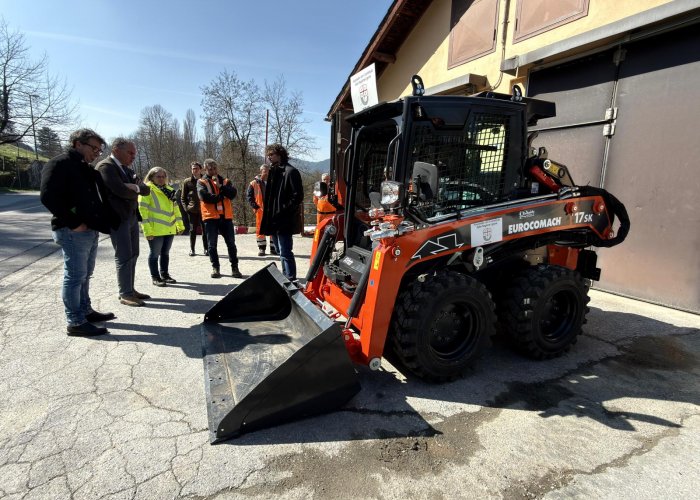 Inaugurazione mini pala gommata multifunzione 