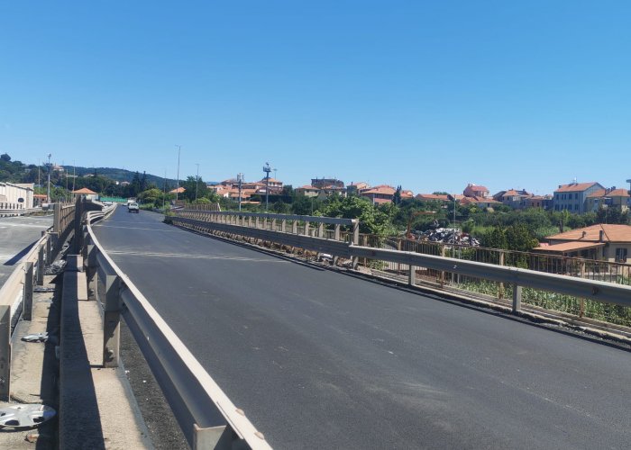 Strada a scorrimento veloce: riapertura completa a doppia corsia in entrambi i sensi di marcia