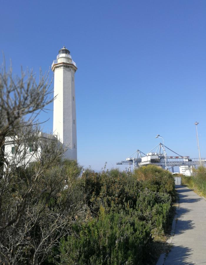 Il Faro di Vado Ligure (Ph: Piera Squarci)